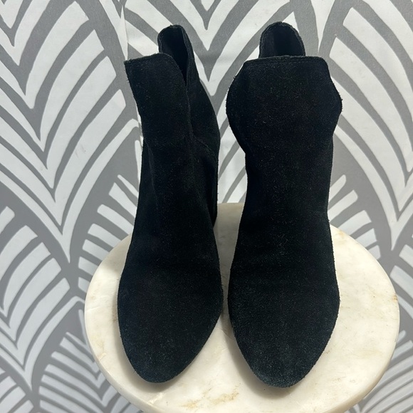 Steve Madden Rookie ankle  black suede cutout booties. - Picture 1 of 9